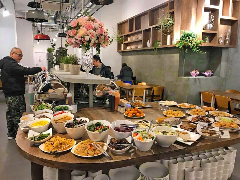 The success of Ahimsa Buffet’s North Point vegetarian buffet outlet has led to it opening two other similar Hong Kong eateries, in Mong Kok and Jordan