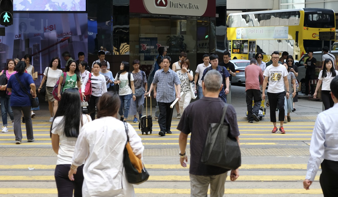 Pedestrians cross Des Voeux Road Central on May 23, 2018. Photo: Fung Chang