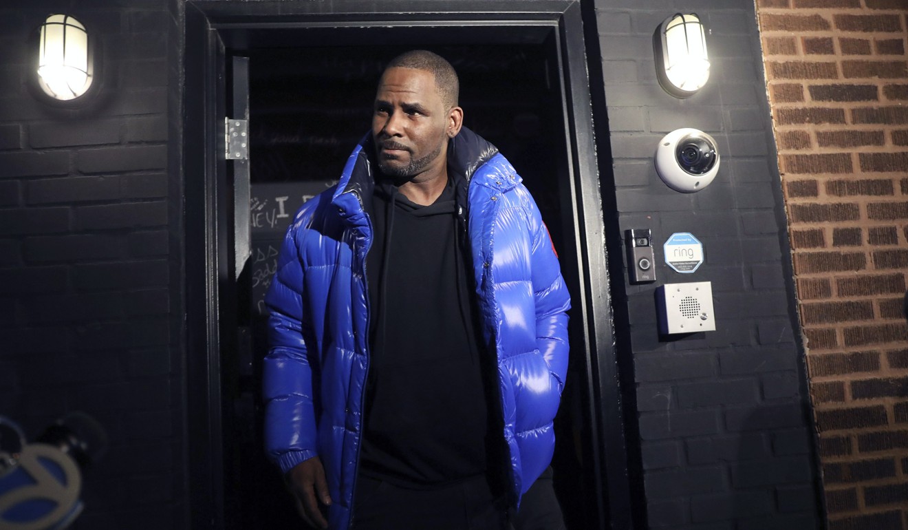 R. Kelly leaving his Chicago studio on February 22, 2019. Photo: AP