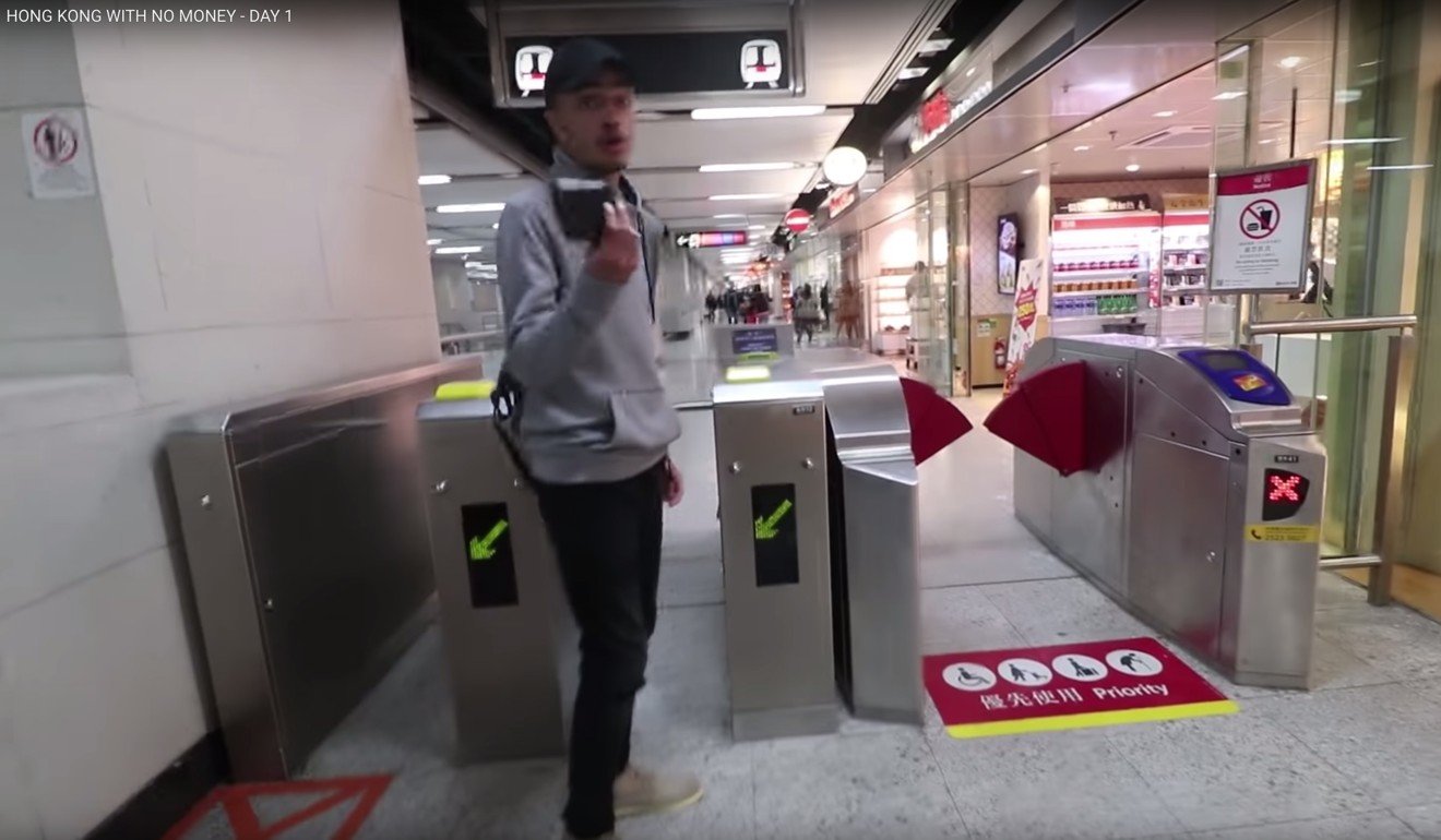 Showing how to use the MTR without paying. Photo: YouTube/Simon Wilson