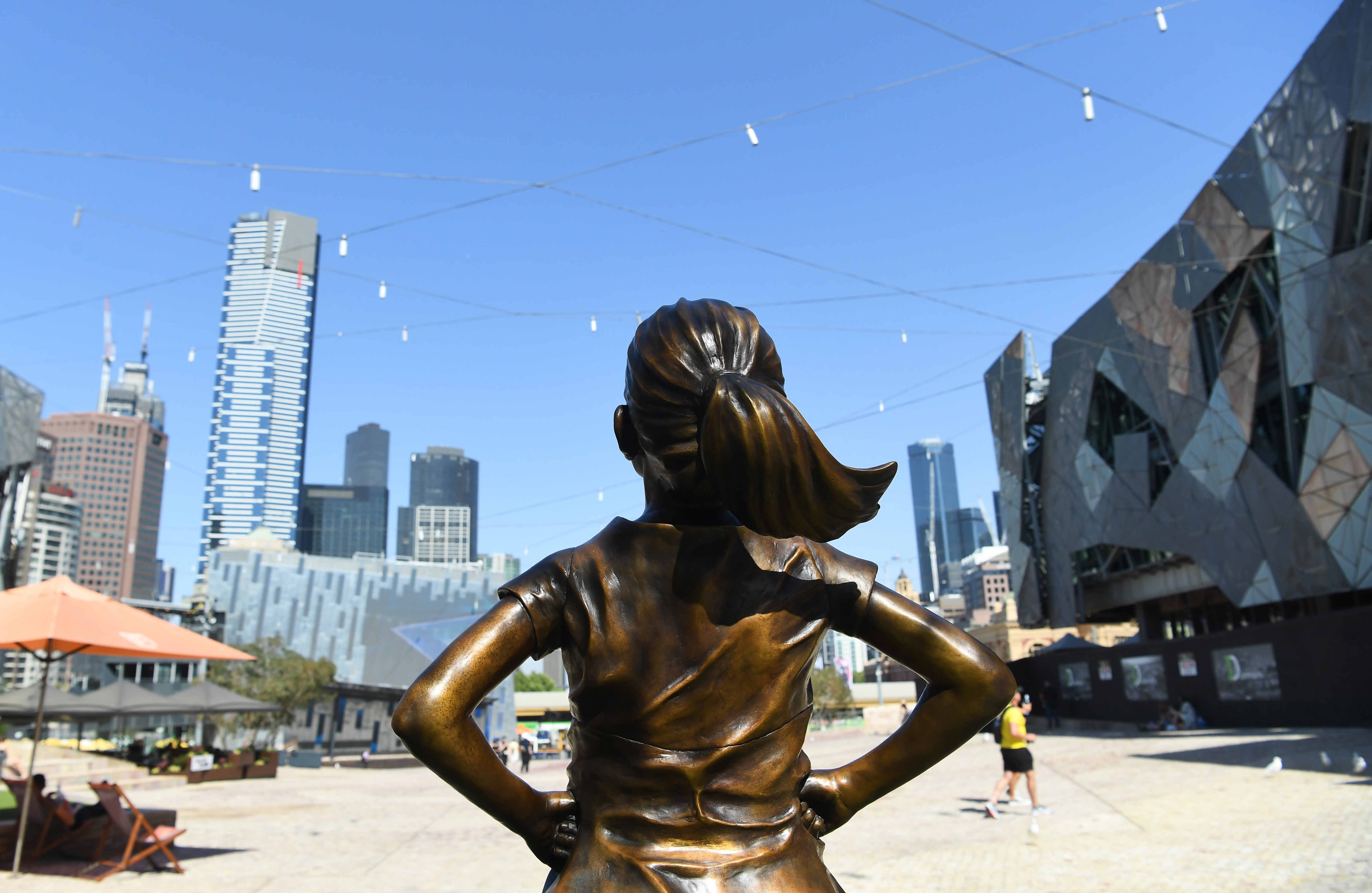 A replica of New York’s “Fearless Girl” statue stands at Federation Square in Melbourne, Australia. The replica was unveiled by artist Kristen Visbal ahead of International Women’s Day on March 8. Photo: EPA-EFE