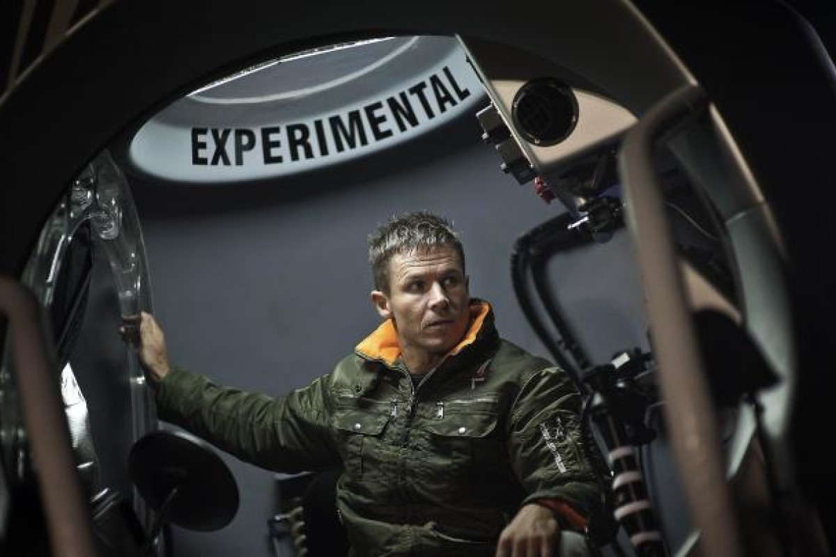 Felix Baumgartner cancels try at supersonic jump. Photo: AFP