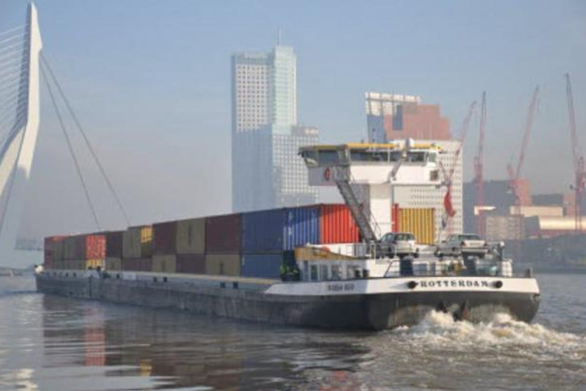 The Port of Rotterdam has an annual throughput of about 430 million tonnes.