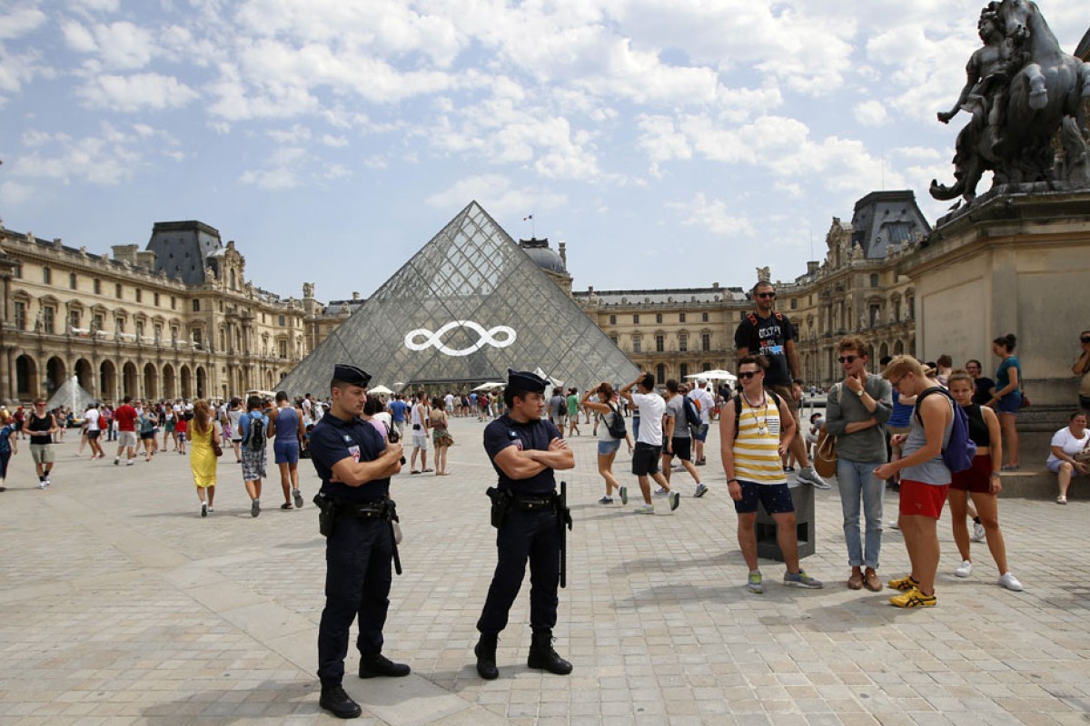 Paris pickpockets who target Asian tourists arrested South China