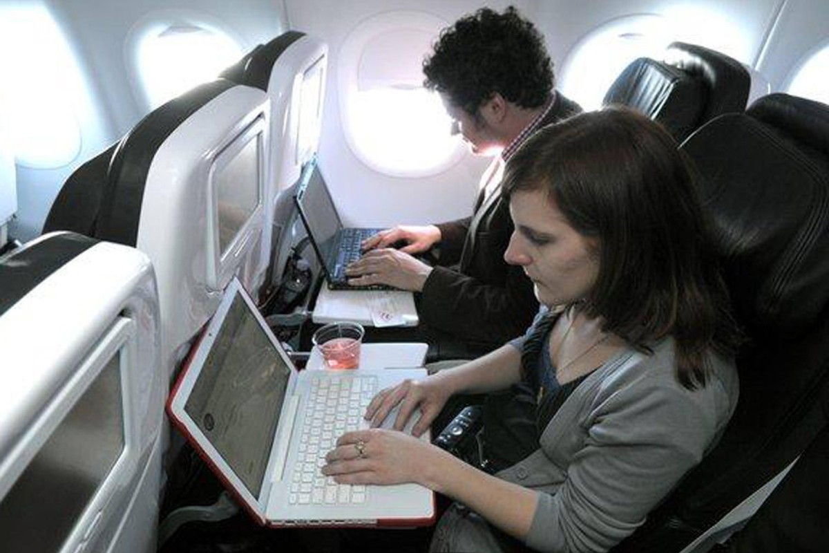 US aviation advisers propose broader inflight use of electronic