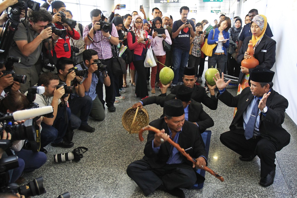 Video Chinese Ridicule Malaysia S Recruitment Of Witch Doctor To Track Missing Plane South China Morning Post