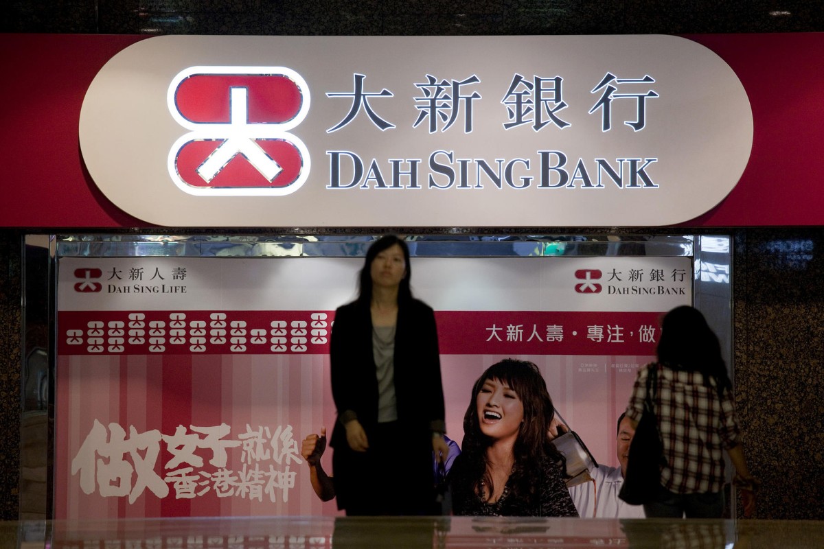 Hong Kong banks have been expanding their levels of mainland loans while Dah Sing has moved away from the trend. Photo: Bloomberg