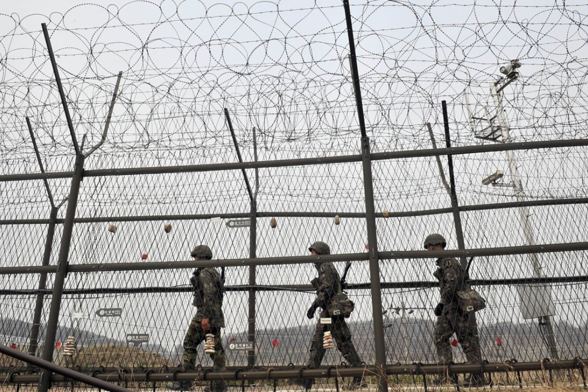 North South Korean troops exchange border fire across DMZ North South Korean troops exchange border fire across DMZ