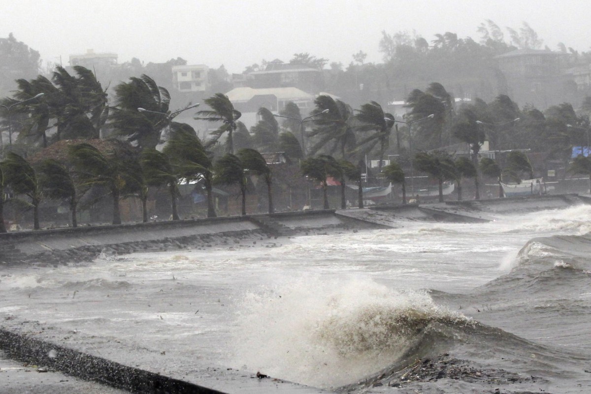 Three killed, 900,000 flee as Typhoon Hagupit lashes the Philippines ...