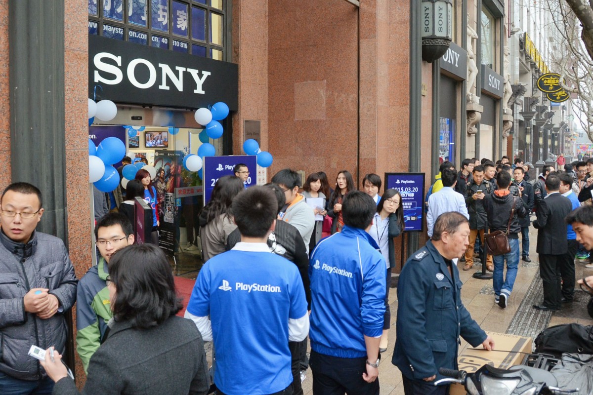 Long queues as Sony's Playstation 4 finally released in China... 16