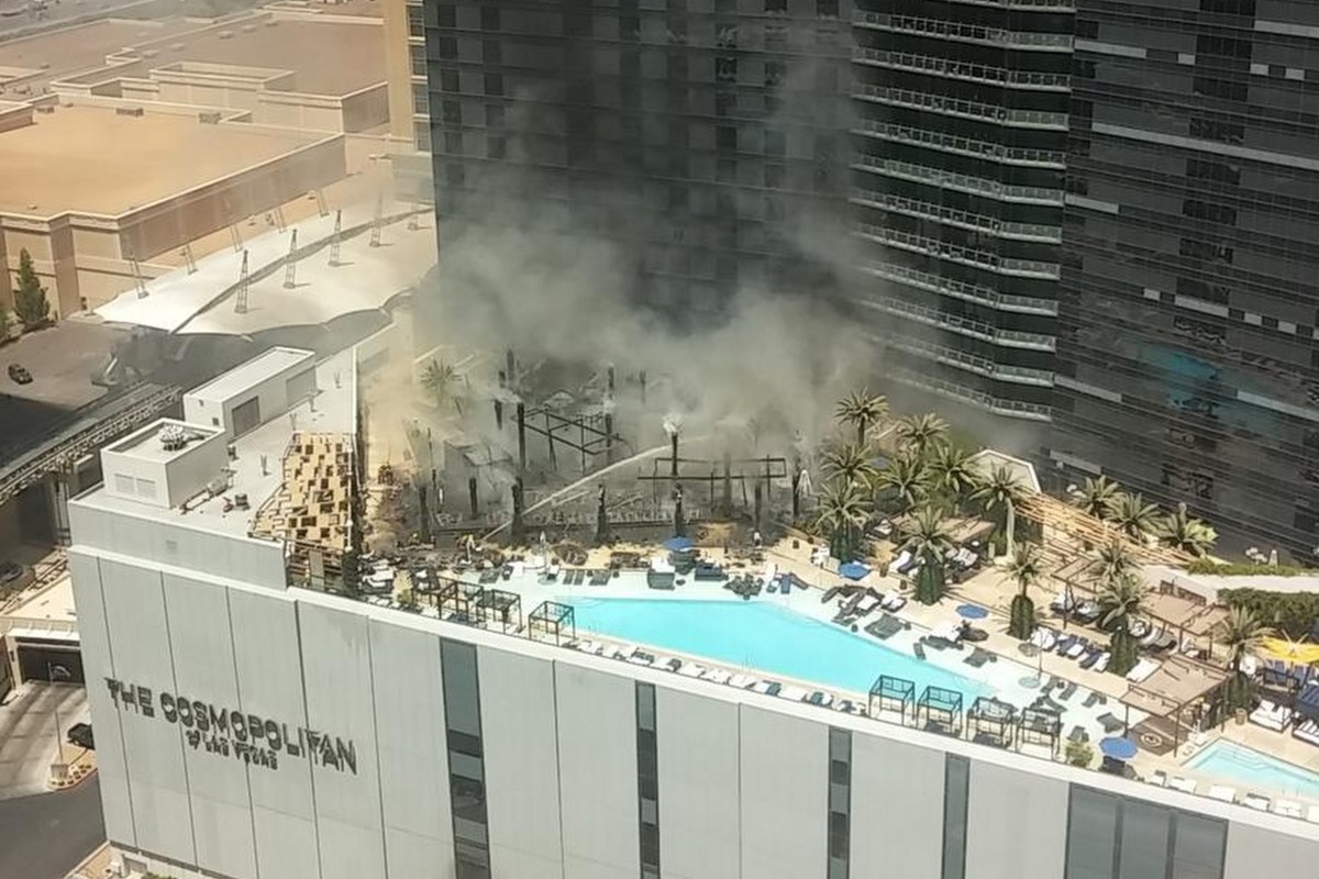 Fire Erupts At Swimming Pool Of Hotel On Las Vegas Strip South China Morning Post