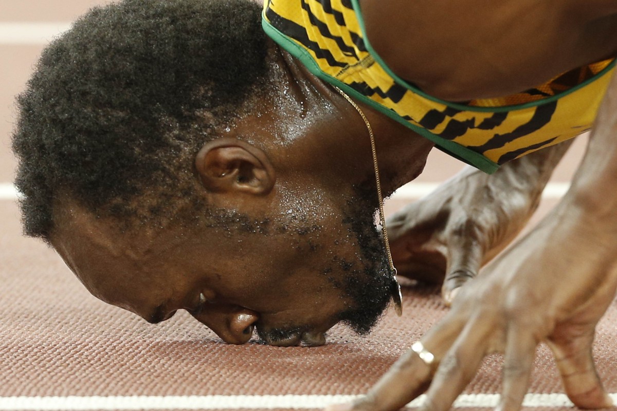 Usain Bolt kisses the track after the 200m final. Photo: AFP