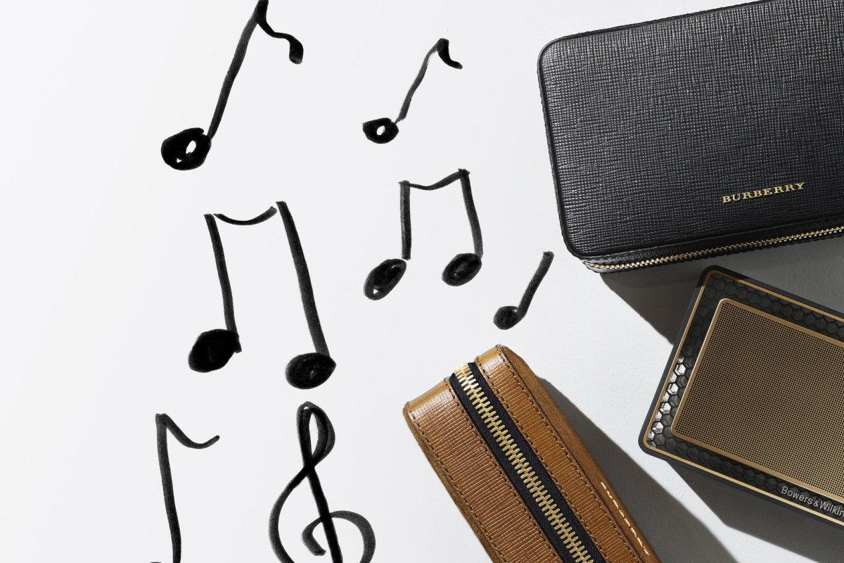 Burberry designs travel case for Bowers & Wilkins' T7 Gold Edition