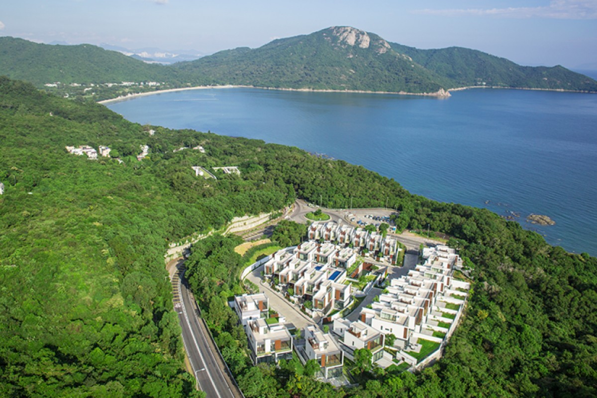 Nestled in the tranquil foothills above the dramatic South Lantau coastline, WHITESANDS is a haven for families.