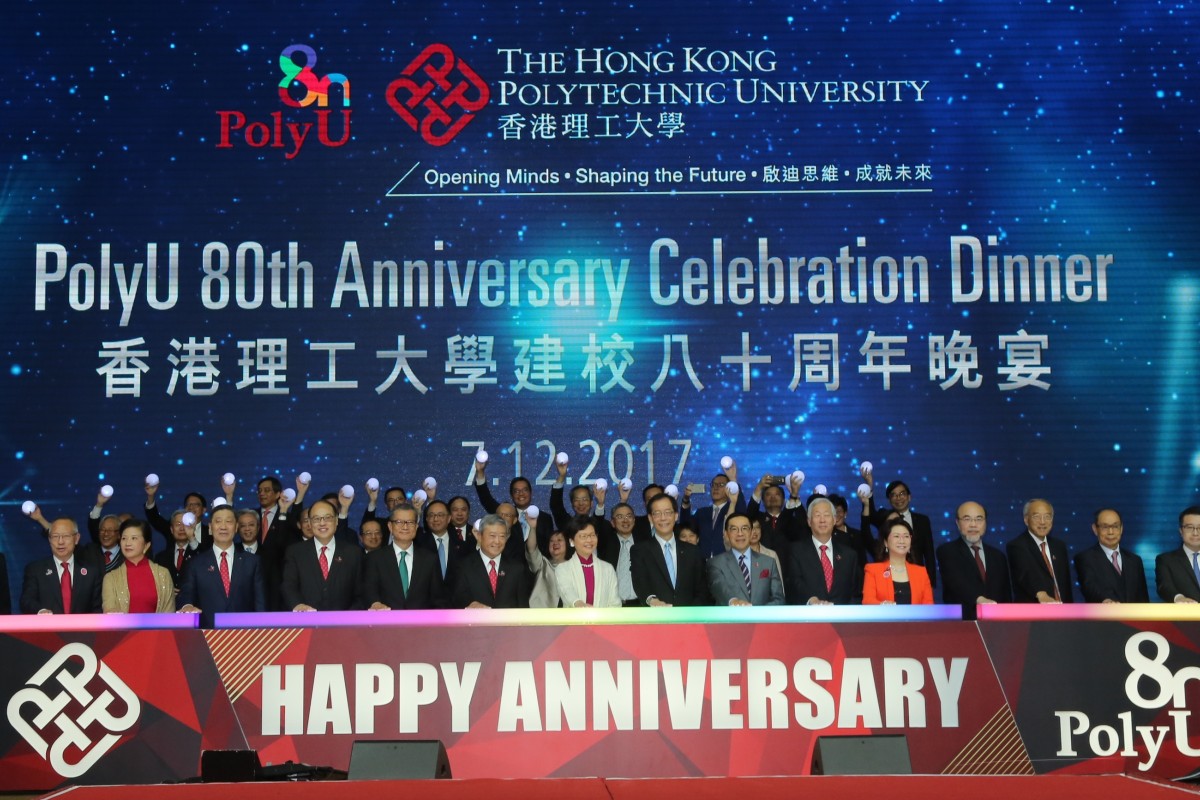 The Hon Mrs Carrie Lam Cheng Yuet-ngor (front row eighth from left), Chief Executive of the HKSAR, together with Mr Chan Tze-ching (front row seventh from left), PolyU Council Chairman and Professor Timothy W. Tong (front row eighth from right), PolyU President and other guests officiated a glittering lighting ceremony at the PolyU 80th Celebration Dinner.