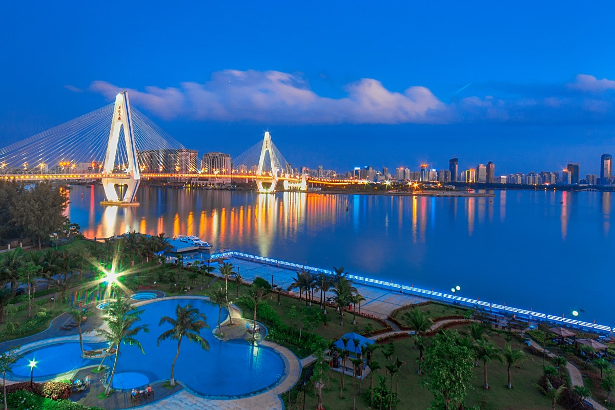 Magnificent views over Haikou Century Bridge. According to the Haikou Municipal Government, the authorities are going to build a 265-hectare Nanhai Pearl artificial island off the coastal area of Haikou Bay.