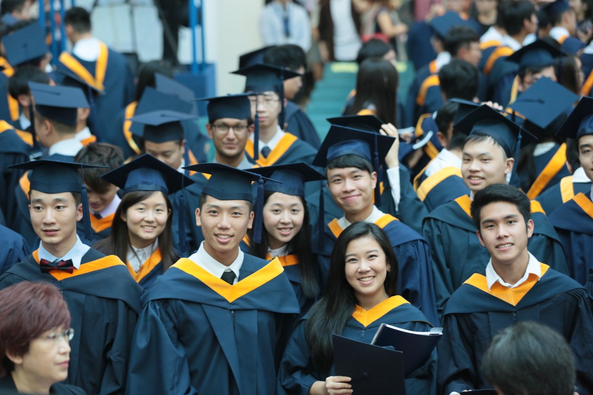 HKUST graduates celebrate their big day. 