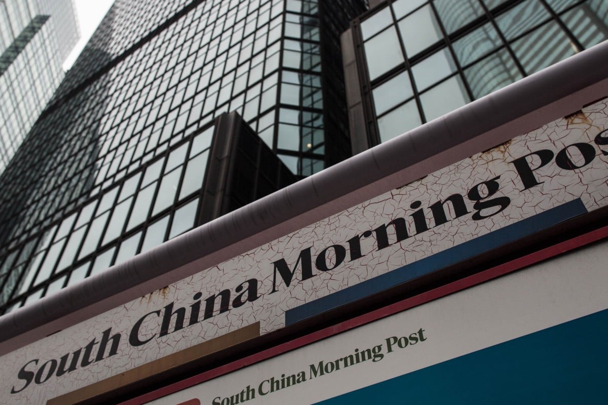 A general view shows a closed newsstand designed with the logo of the South China Morning Post (SCMP) in Hong Kong on December 12, 2015, following its acquisition by Chinese internet giant Alibaba of the English-language newspaper. Alibaba said on December 11 it would buy Hong Kong's South China Morning Post, pledging to maintain the newspaper's objectivity in the face of fears it will lose its independent voice. AFP PHOTO / ANTHONY WALLACE