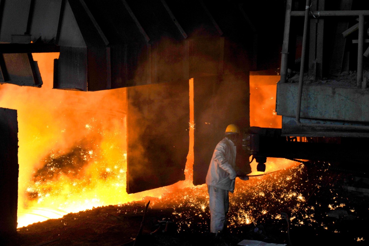 Chinese steelmakers reported huge losses this year, battered by plunging prices and massive market overcapacity amid the country’s economic slowdown. Photo: Xinhua