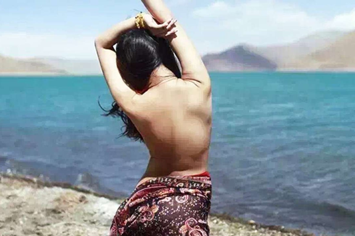 nude photographs at sacred Tibetan lake