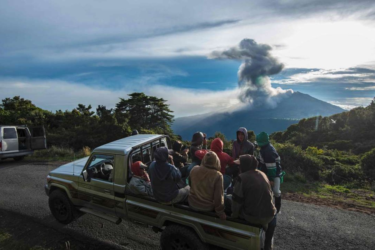 Costa Rica volcano eruption chokes towns in smoke and ash | South China ...