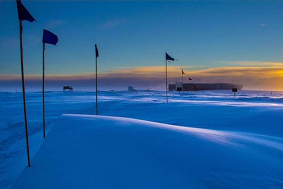 South Pole Drama Plane Lands In Sunless Antarctic For Rare Winter