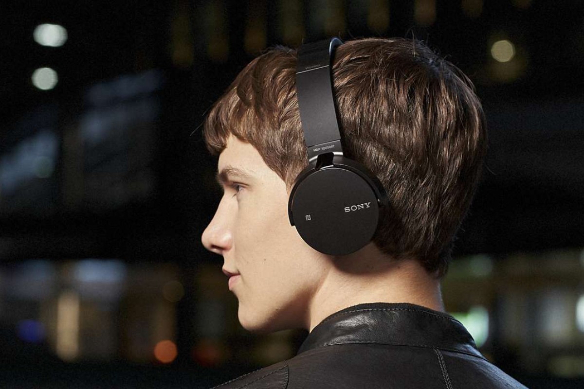 Christmas gifts for tech lovers the best headphones and earbuds