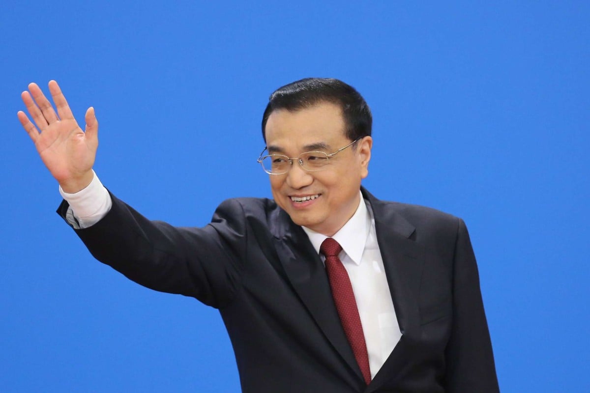 Premier Li Keqiang greets journalists at the Great Hall of the People in Beijing in 2016. Photo: Xinhua