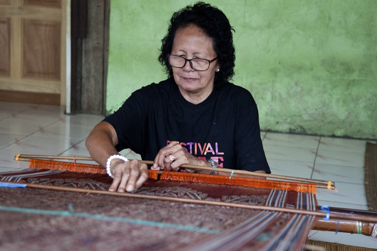 The dream weavers of Sarawak, headhunters once, fight to save their art and  their traditional way of life | South China Morning Post