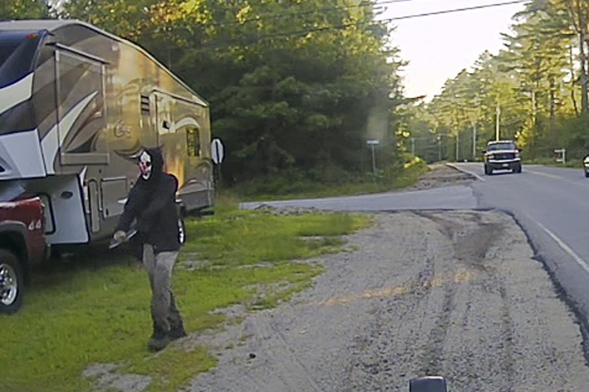 Maine police arrest onearmed, machetewielding clown South China