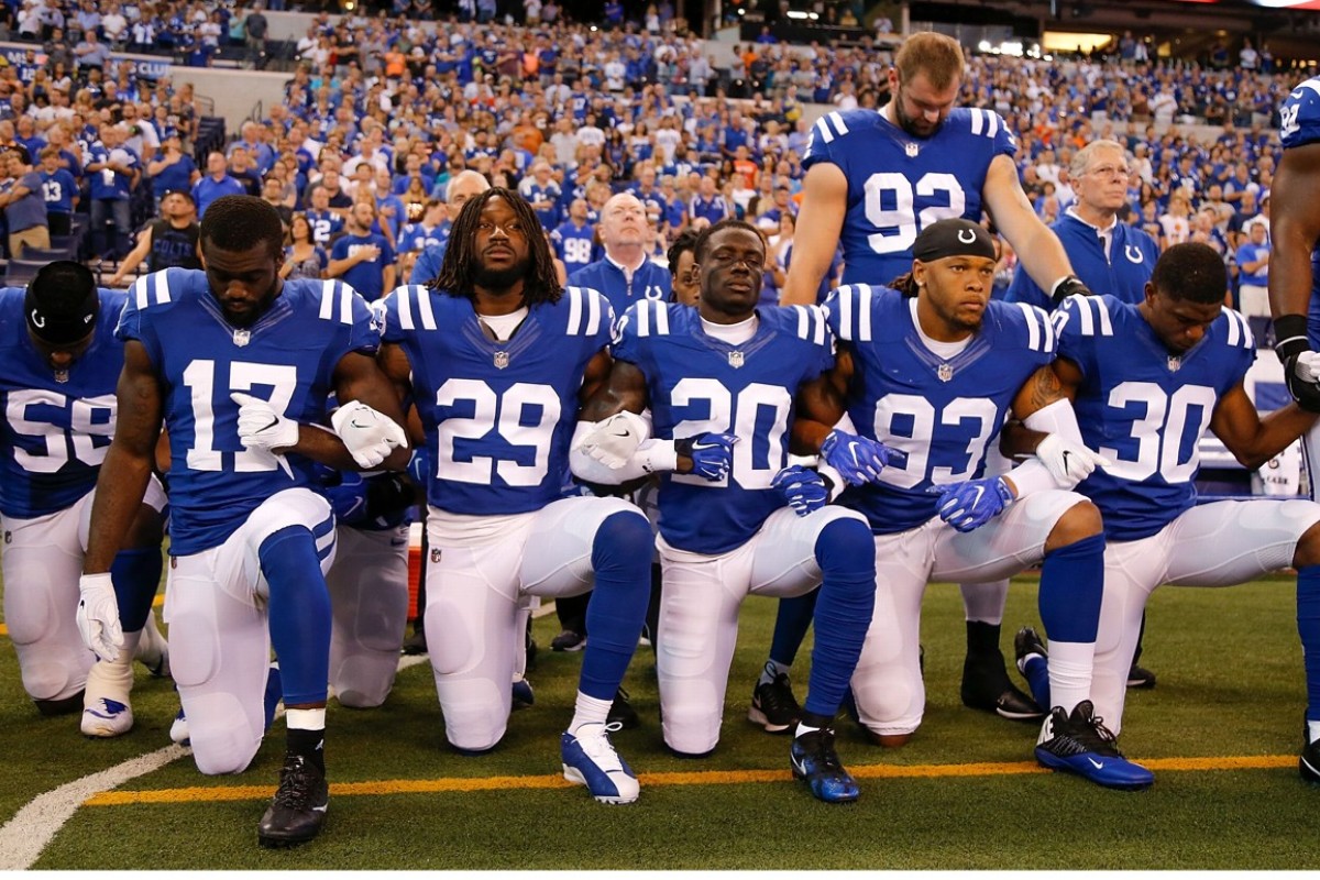 Dozens Of Nfl Players Kneel For Us Anthem Refusing To Bow