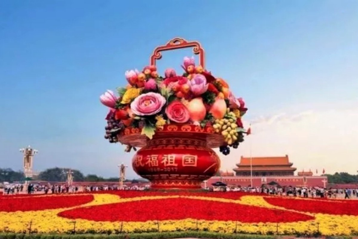China S National Day Holiday Gets Under Way With Huge Basket Of Flowers In Tiananmen Square South China Morning Post