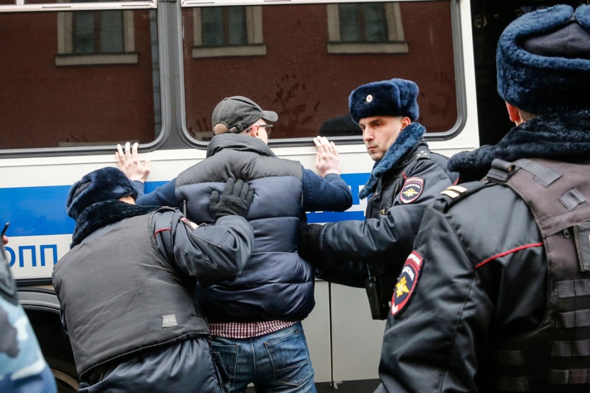 Moscow Police Detain Hundreds Of Protesters At Anti-Putin Rally After ...