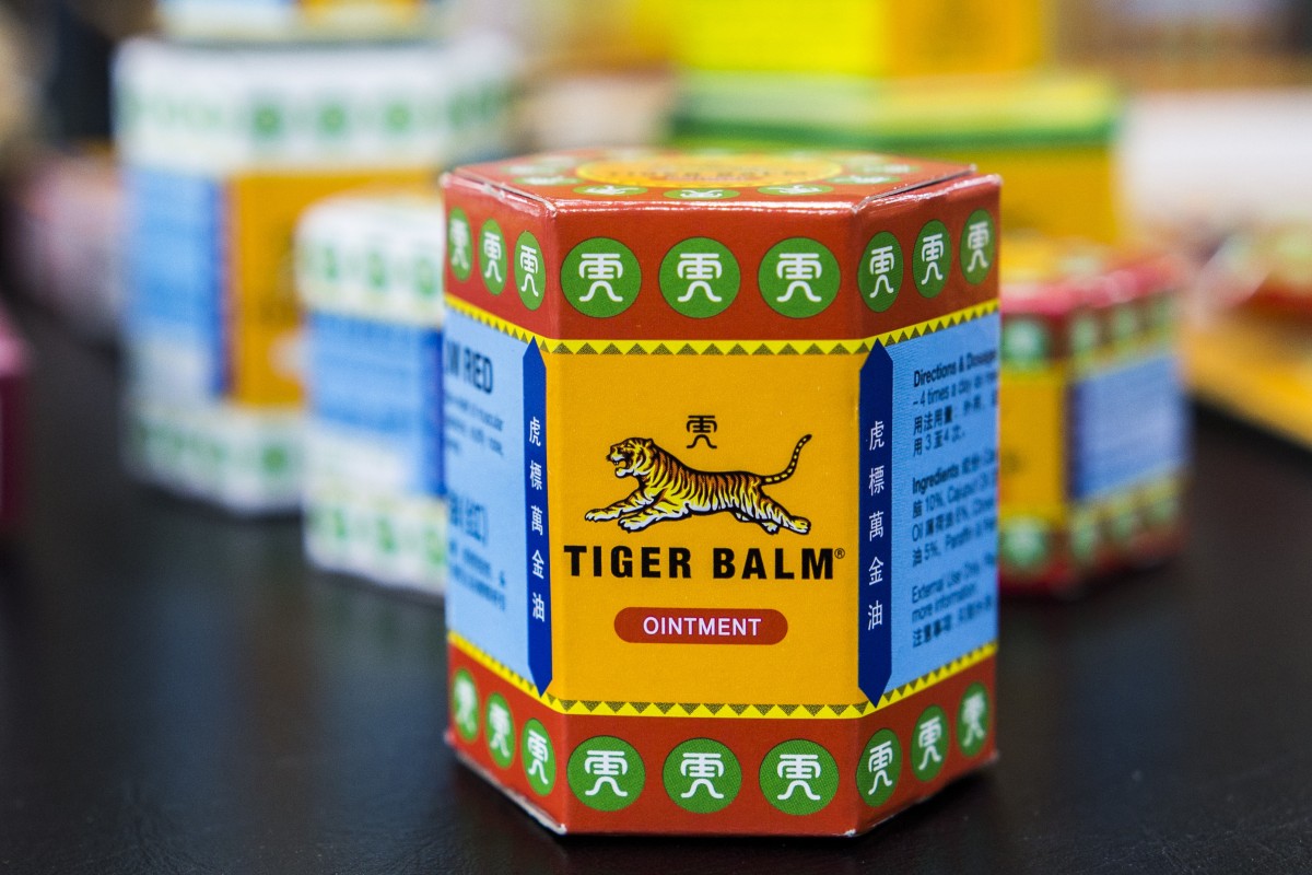 Tiger balm инструкция на русском языке. Тигровый бальзам из Тайланда. Тигровый бальзам желтый. Тигровый бальзам Сингапур. Тигровый бальзам жидкий