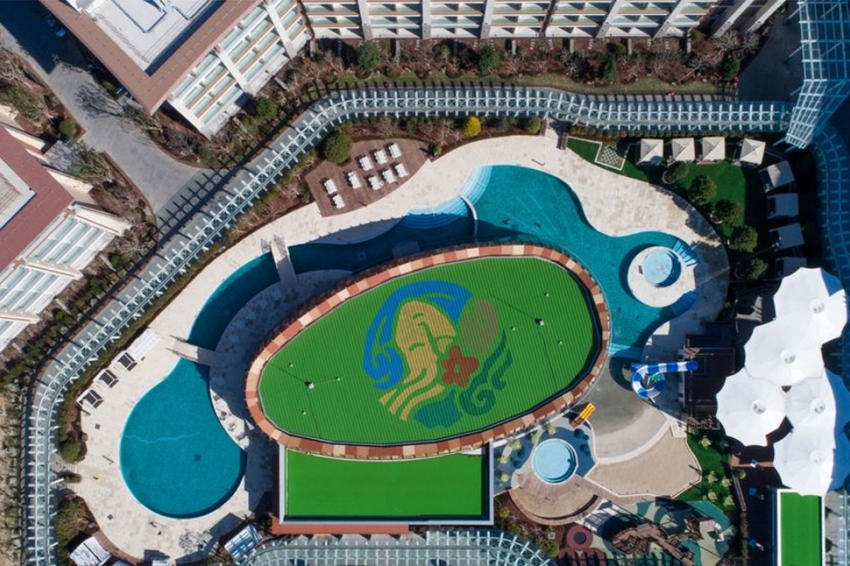 Chinese Tycoon Yang Zhihui Flips 007 Casino For All In Bet - 