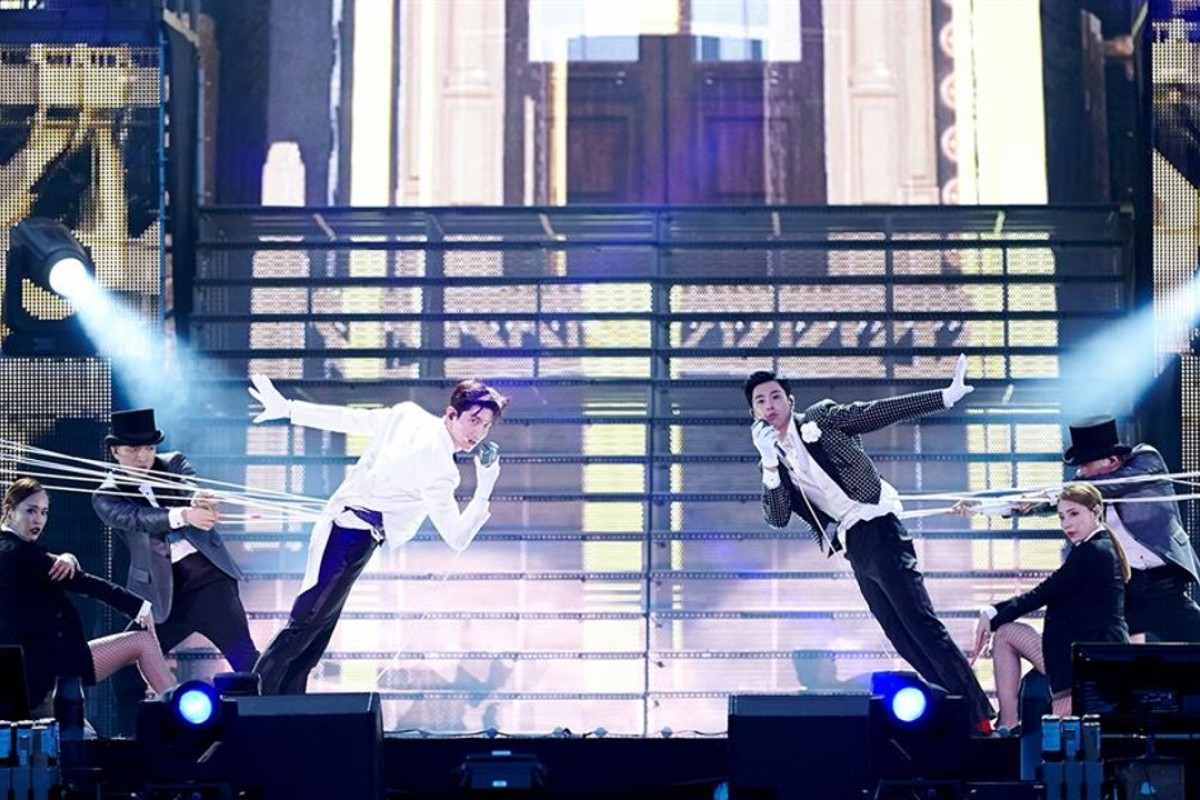 K Pop Duo Tvxq Powers Through Concert With Smash Hits South China