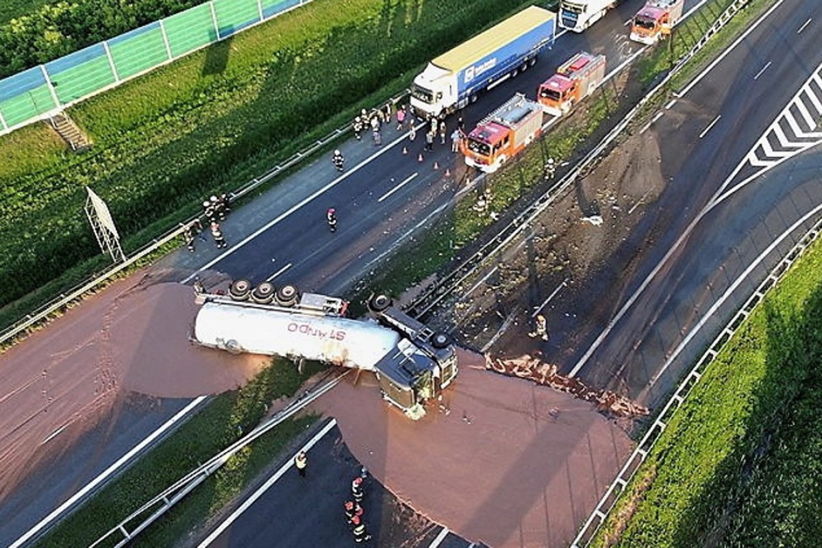 Highway In Poland Left In Sticky Mess After Tonnes Of Liquid Chocolate Spills From Crashed Tanker South China Morning Post