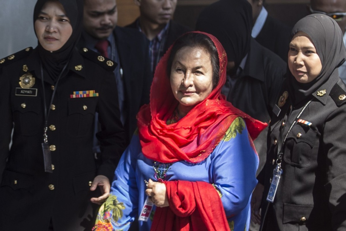 Malaysia Anti Graft Agency Questions Ex Pm S Wife Rosmah Mansor