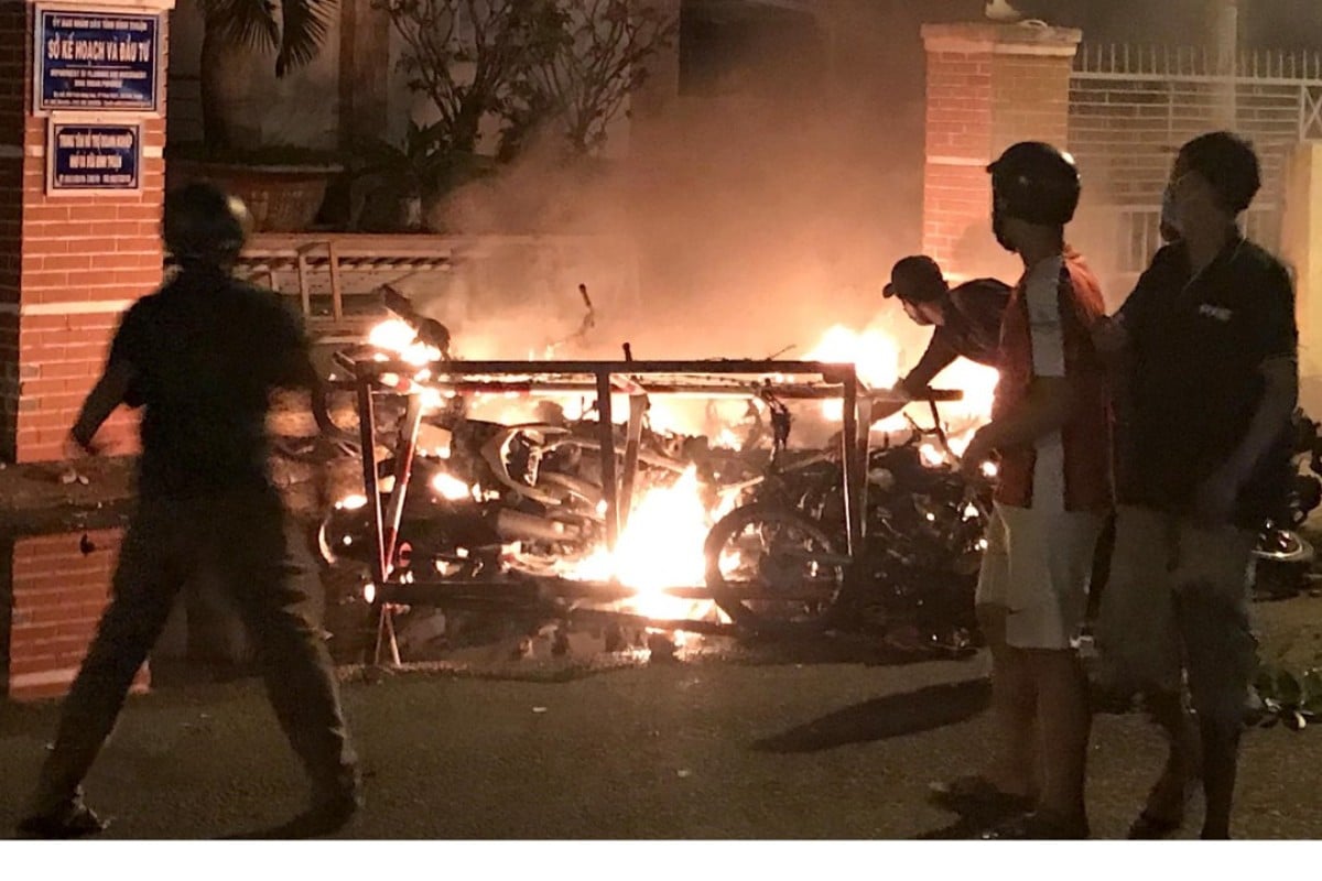 Protesters burning motorcycles in front of a provincial office in Vietnam's south central coast Binh Thuan province. Photo: AFP