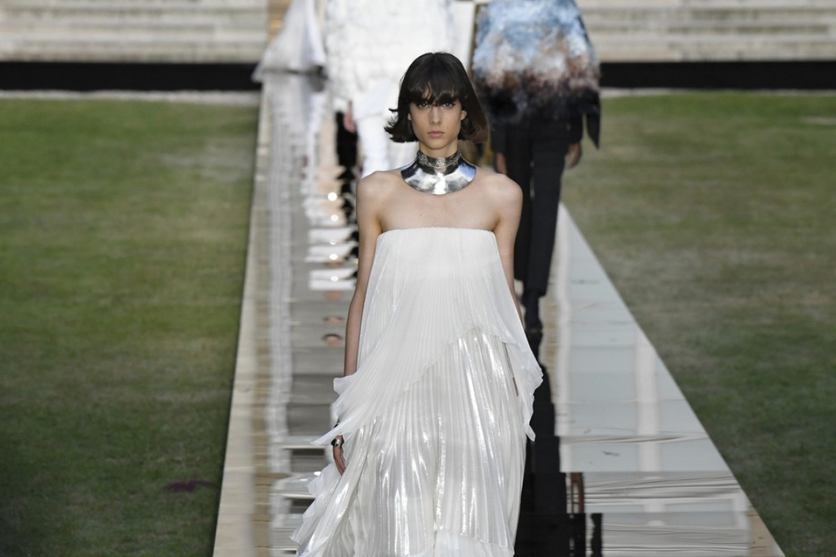 Givenchy brings mystery and old-school Hollywood glamour to Paris Haute ...