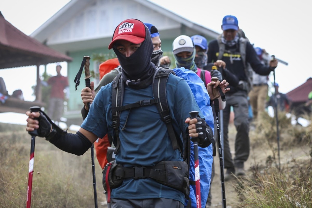 Indonesia Earthquake More Than 500 Hikers Evacuated From - 
