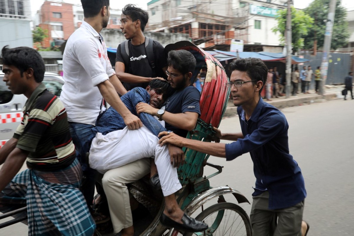 Many injured in clashes between student 'road safety' protesters and police  in Bangladesh | South China Morning Post