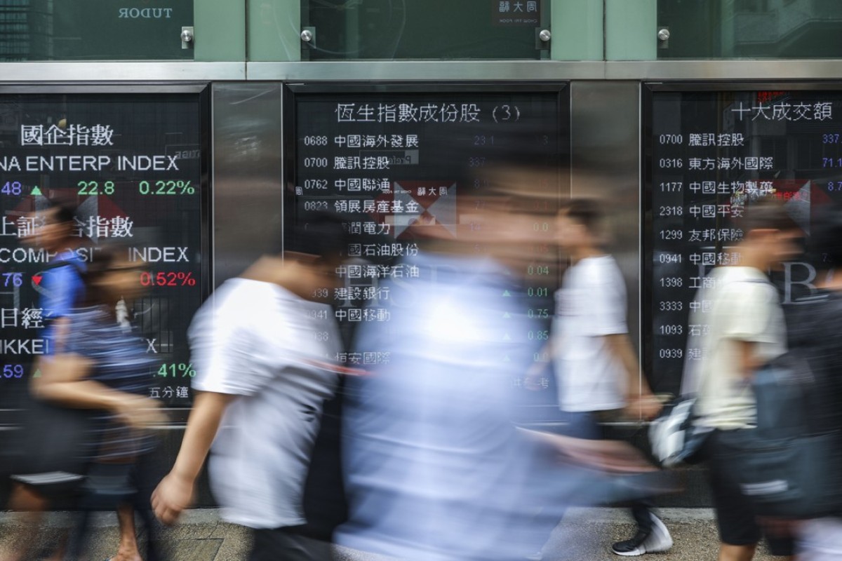 Hong Kong stocks rise to oneweek high, boosted by Chinese insurer Ping