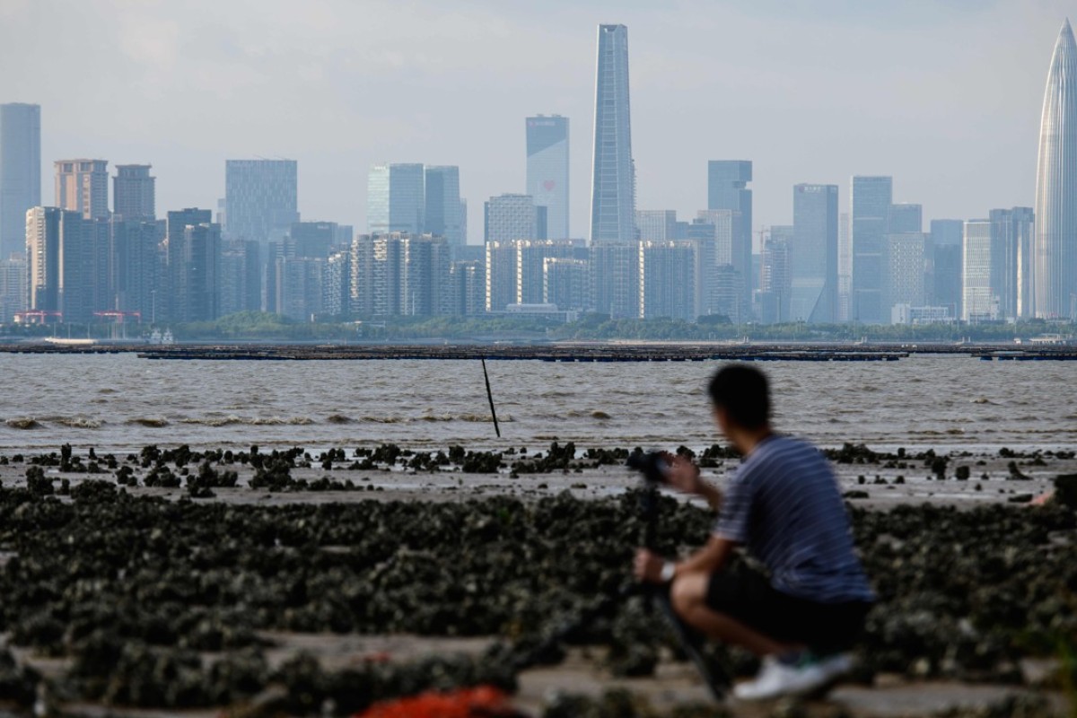 Hongkongers in China working How avoid can mainland global ...