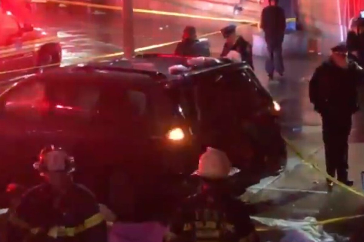1 killed, 6 injured as driver loses control of minivan in New York Chinatown South China