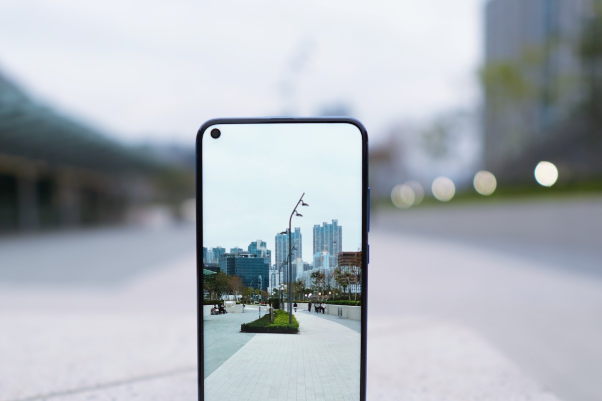 hole punch selfie camera replaces notch
