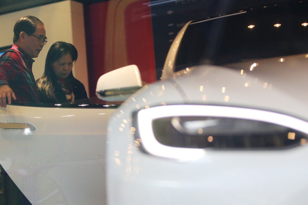 Hong Kong Accelerates Electric Car Scheme After Just 321 Motorists Potential Ers Visit A Tesla Showroom In Wan Chai Photo Son Lee