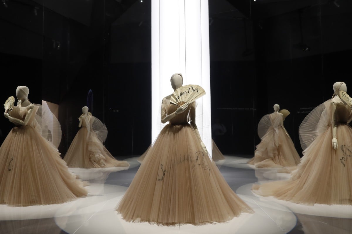 dior exhibition v and a museum