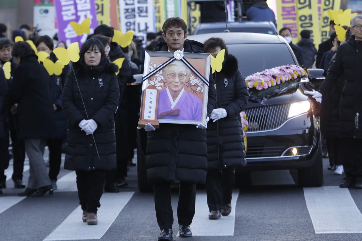 South Koreans Mourning Wartime Sex Slave Kim Bok Dong March On Japanese 
