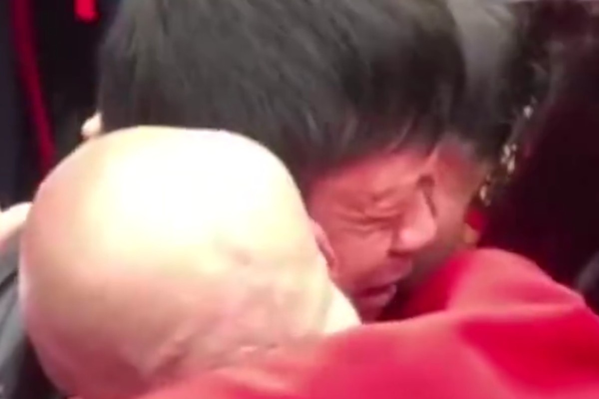 The tearful moment a man is finally reunited with his parents 31 years after he was abducted as a three-year-old. Photo: Weibo